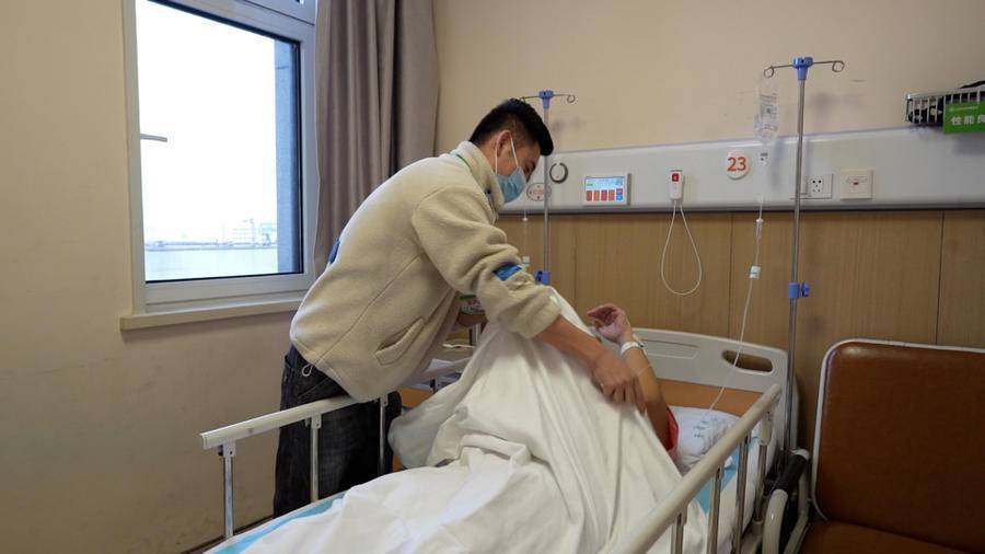9胞胎孕母进行减胎手术 两次手术成功减少胎儿数量 罕见事件