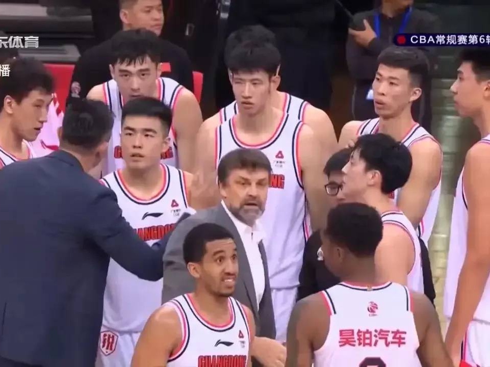 杨瀚森51号出战 张宁9号 中国男篮定妆照公布 胡明轩身披3号