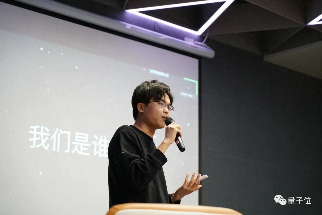 月之暗面之困