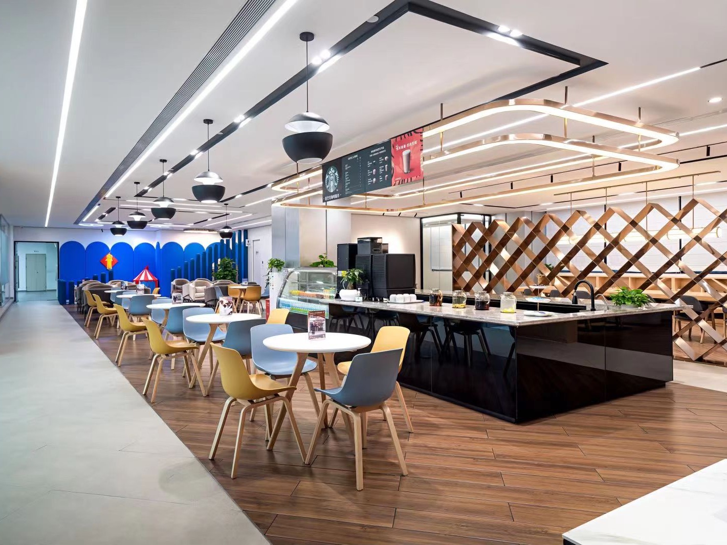 宝马4S店摇身一变华为问界 销售顾问的心路历程