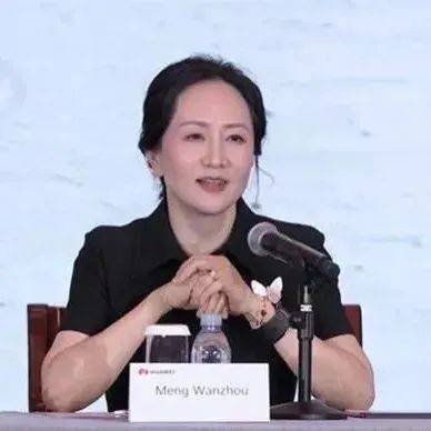 华为孟晚舟 历经五年攻关的三折叠手机终现曙光 原生鸿蒙进入关键一年