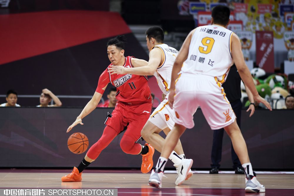 CBA动态 丁彦雨航补测 辽宁签第4外援 北京报价尼克斯 深圳一签一裁