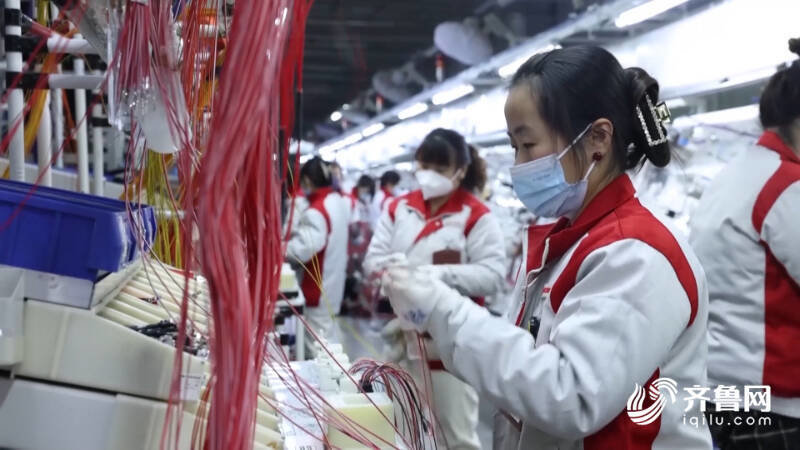 开足马力 廉价版新机即将量产 富士康招兵买马 iPhone 苹果