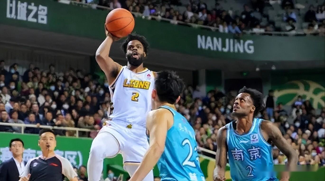 广厦险胜取得五连胜