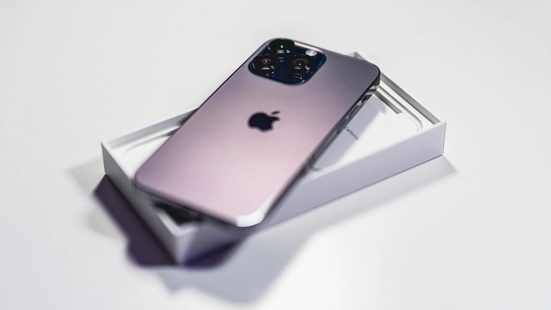iPhone廉价版新机蓄势待发 富士康开启生产招募