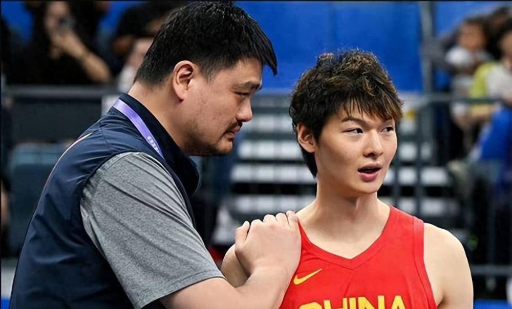 王哲林18分 上海14连胜力克北控 洛夫顿37分